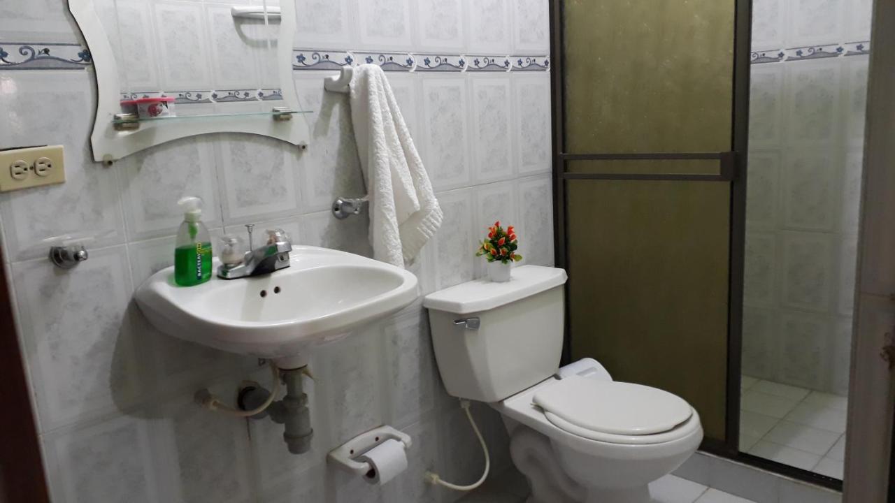 Hostal Villa Cecilia ビジャビエハ エクステリア 写真